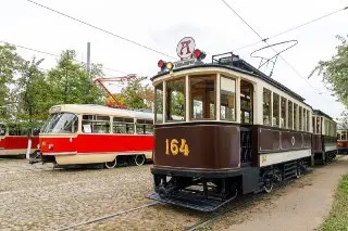 Парад ретротранспорта в Москве: погружение в атмосферу 1930-х