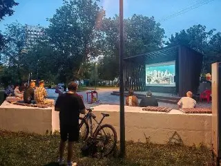 Летний кинотеатр под открытым небом открылся в Марьиной роще