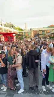 В Москве установлен рекорд: более 100 пар поцеловались одновременно