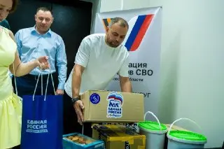 «Единая Россия»: 1,7 тысячи тонн помощи доставлено в зону СВО за полгода