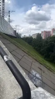 Девочка-альпинист с самокатом вызвала гнев прохожей в Хамовниках