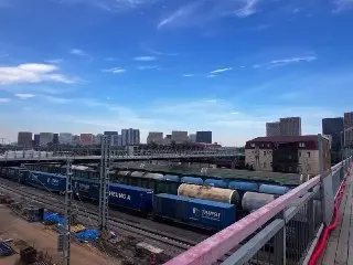 «Перерва»: на станции метро укрепляют платформу для эскалатора