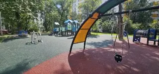 Обновленная детская площадка в Мининском переулке: новые горки и покрытие