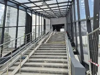 Новый пешеходный переход на Коровинском шоссе откроют в ближайшее время
