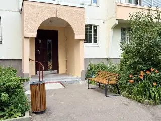 Детская площадка на Волжском бульваре: уложено резиновое покрытие