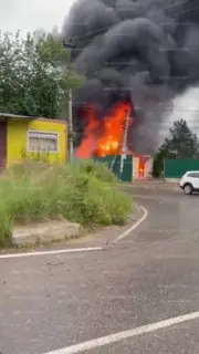 Крупный пожар в автосервисе деревни Никольское: что известно