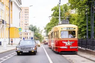 Московский парад ретротрамваев и автомобилей 11 июля на Чистопрудном бульваре