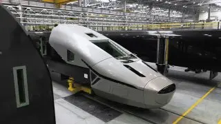 Показан нос поезда для скоростной магистрали Петербург-Москва