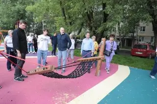 В Лефортове завершают благоустройство 11 дворов с обновленными площадками