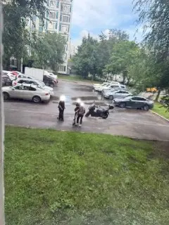 Хулиганы в Братеево разбивают окна жилых домов