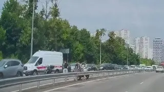 Авария с мотоциклистом на Можайском шоссе создала пробку