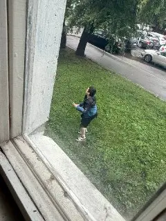 Подростки в Братееве бросают камни в окна: нужна помощь!