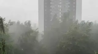 Москву и Подмосковье ожидает сильный ливень с грозой после 15:00