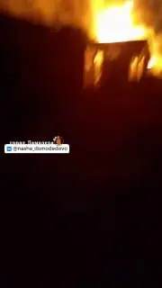 Пожар на старой ферме в Колычево: Пламя охватило строения