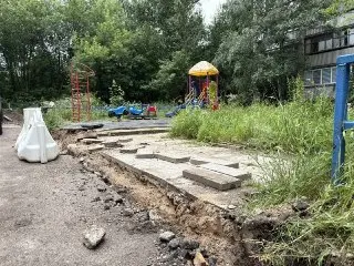 Благоустройство во дворах Селятино: новые тротуары и площадки