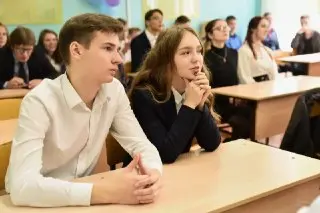 Школы отказывают девятиклассникам в переходе в 10-й класс