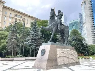 В Западном округе установлен памятник герою Бородинского сражения