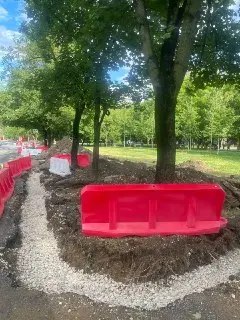 Зачем снова перекладывают бордюры на Берзарина?