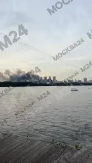 Сильный пожар в торговом центре: огромный столб дыма виден издалека