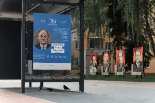 Дубна украшает остановки портретами известных земляков к Дню города