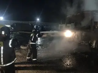 Пожарные потушили автобус в Кашире: никто не пострадал