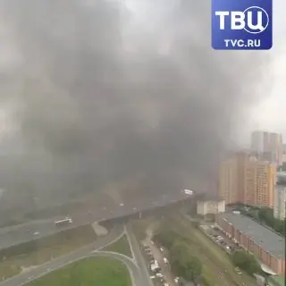 Пожар в ТЦ «ТераБит»: крыша охвачена огнем, пострадавших нет