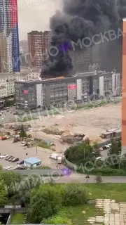 Пожар в Красногорске: ТЦ «Терабит» охвачен пламенем