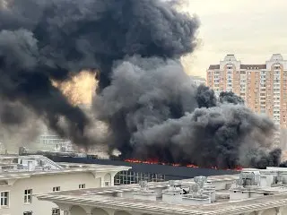 Пожар на крыше торгового центра «ТераБит» в Красногорске
