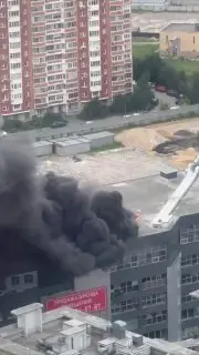 Пожар в ТЦ «ТераБит»: крыша охвачена огнем на 200 кв. м