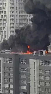 Крупный пожар охватил ТЦ: эвакуированы посетители