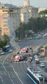 Трамвай загорелся у метро «Сокольники»: движение перекрыто