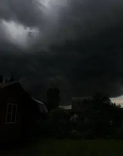 Москва готовится к непогоде: надвигаются черные тучи