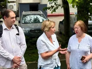 Депутат Разворотнева обсудила ремонт сцены для ветеранов