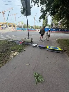 Светофор упал на пересечении улиц: что произошло?