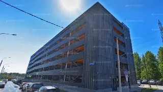 Парковка в 17-м микрорайоне подорожает до 8000 рублей в месяц