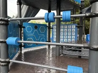 В Селятино строят современную детскую площадку для детей