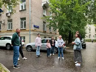 Обход жилых домов: Заместитель главы управы проверила территорию