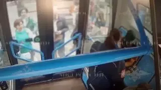 Безбилетники напали на контролера в автобусе на Новослободской