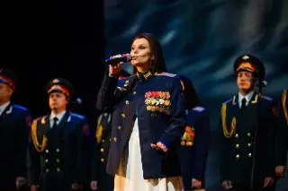 Елена Чеснокова из группы «Жёны героев» блестяще выступила на конкурсе