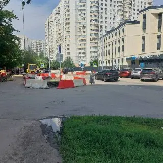 Дорожные Работы на Плавской: Проблемы с Парковкой у Поликлиники