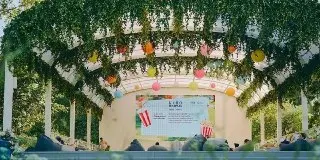 Летний кинотеатр в парке «Митино»: фильмы о строителях