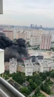 Крупный пожар на крыше ТЦ «ТераБит» в Красногорске: эвакуация 340 человек