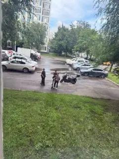 Подростки в Братееве бросают камни в окна жилых домов