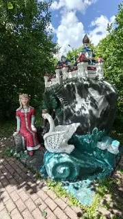 В Ясеневе открыли волшебную скульптуру в парке