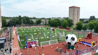 Легенды футбола встретились с жителями на юбилейном матче