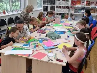 Бумажное волшебство: в библиотеке создали очаровательные венки