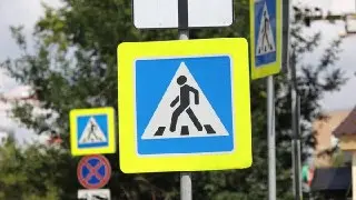 В Москве заменят 100 тысяч дорожных знаков до 2026 года