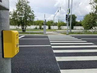 В Москве увеличивается количество пешеходных переходов и островков безопасности