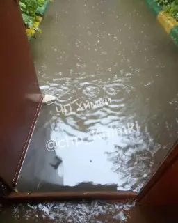 Ураган в Химках: улицы под водой, деревья вырваны с корнем