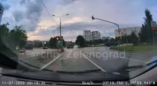 Таксист на кроссовере столкнулся с автобусом у Крюковской эстакады